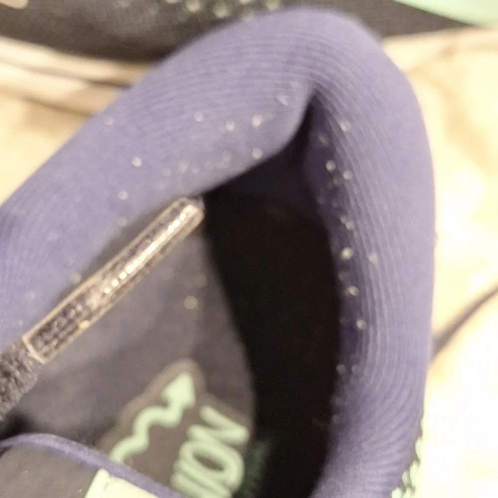 Womens Brooks blue vented sneakers size 8.5D
